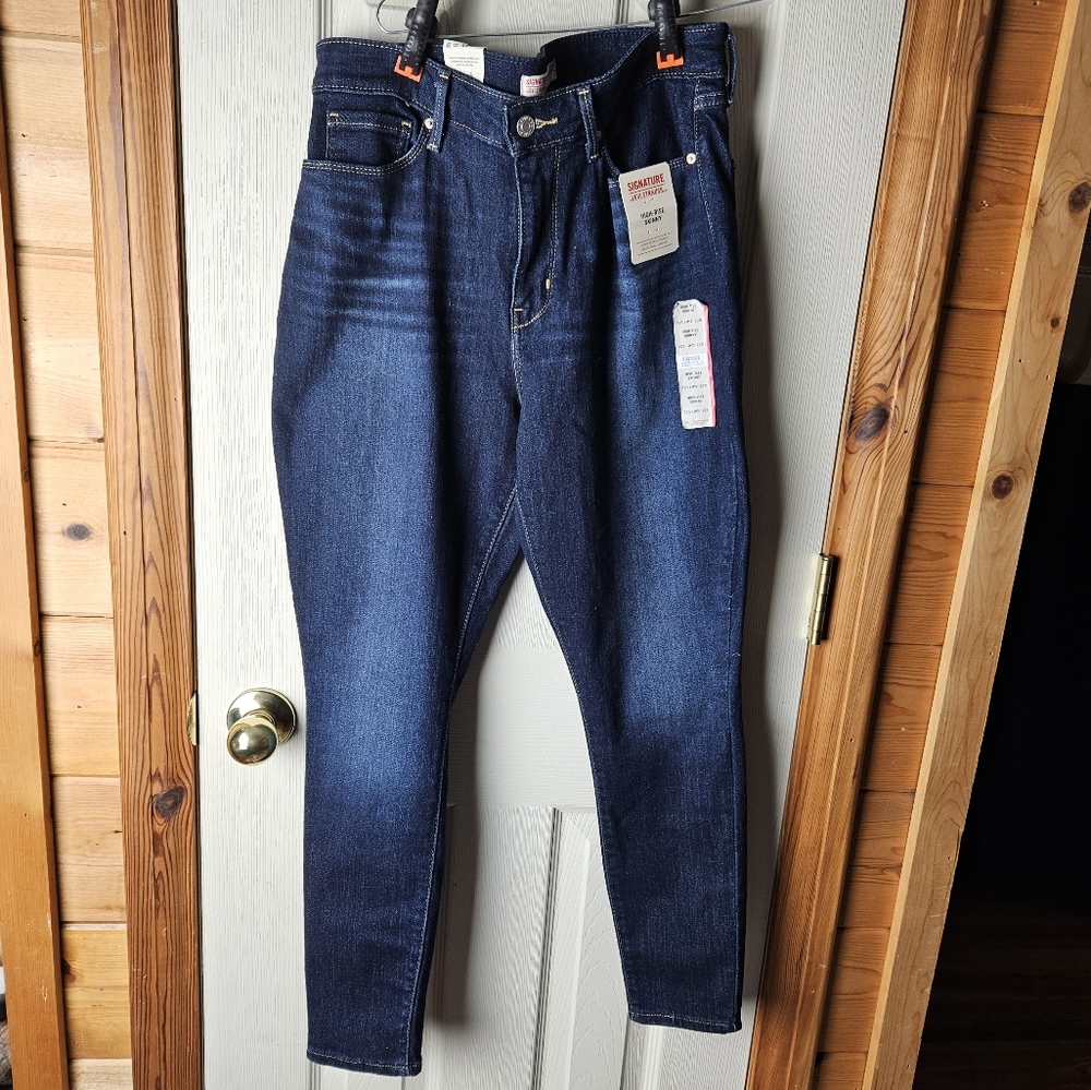 Levi's Signature Series High-Rise Skinny Super Stretchy Jeans -Size 12S 31x28